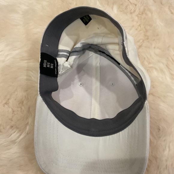 Under Armour White Golf Hat - Picture 6 of 7